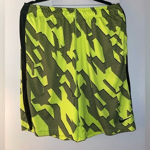 Nike Dry Fit Men’s Size Medium Lime Green And Black Basketball Shorts